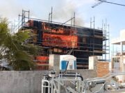 Sant Pere de Ribes en alerta per un incendi a aquest carrer