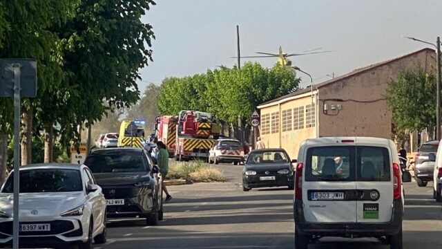 Dos adolescents ferits de gravetat en cedir el sostre d’una nau de la Granada
