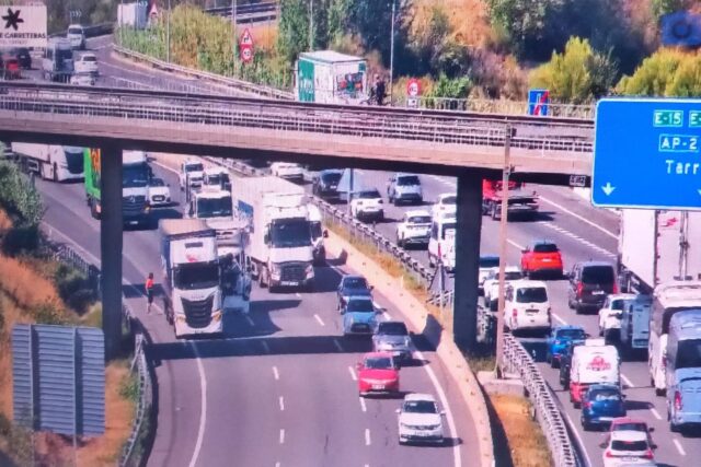 A l'AP-7 hi ha un carril obert a Sant Sadurní d'Anoia en sentit Girona per un accident.