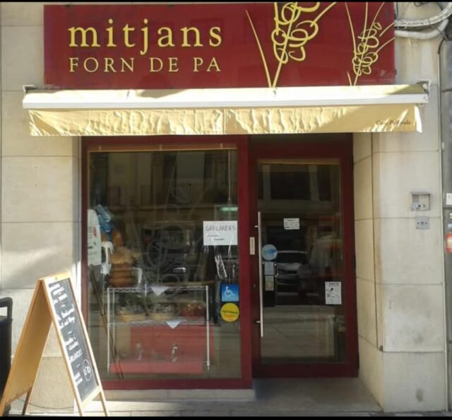 Entrada del Forn de pa Mitjans de Vilafranca del Penedès. Foto: Cedida